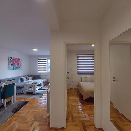 Apartman Victoria Lukavica Bagian luar foto