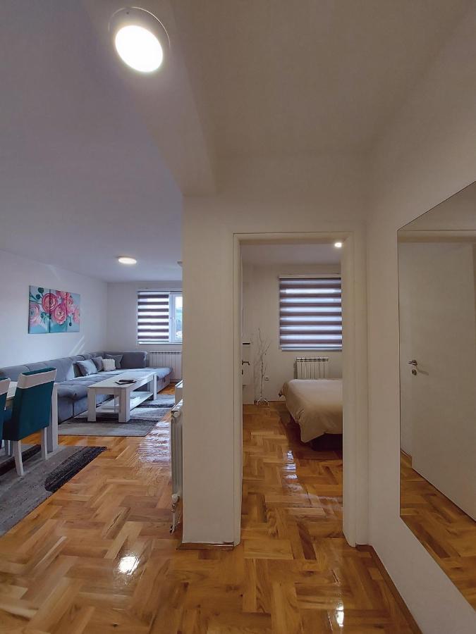 Apartman Victoria Lukavica Bagian luar foto