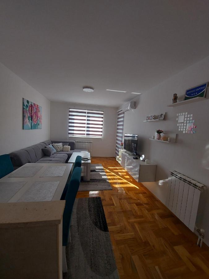 Apartman Victoria Lukavica Bagian luar foto
