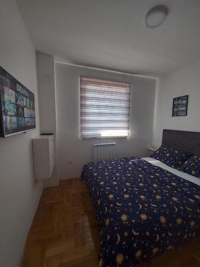 Apartman Victoria Lukavica Bagian luar foto