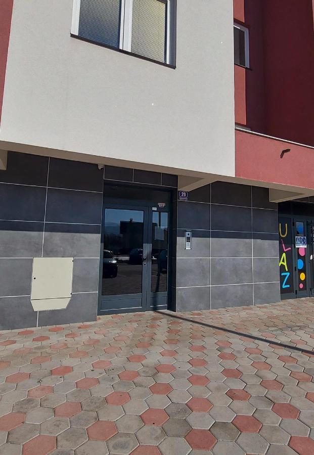 Apartman Victoria Lukavica Bagian luar foto