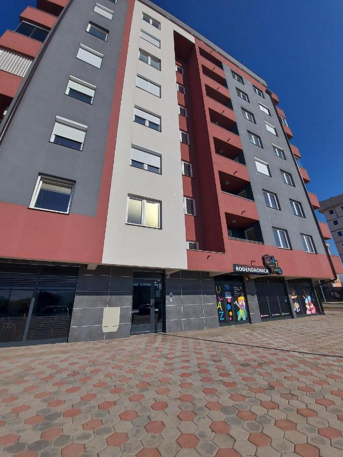 Apartman Victoria Lukavica Bagian luar foto