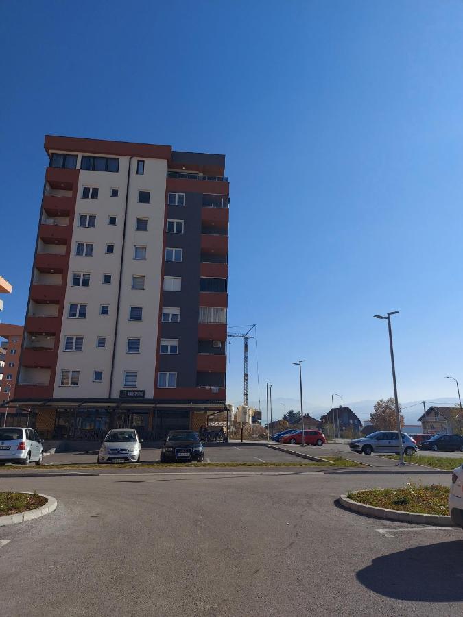 Apartman Victoria Lukavica Bagian luar foto